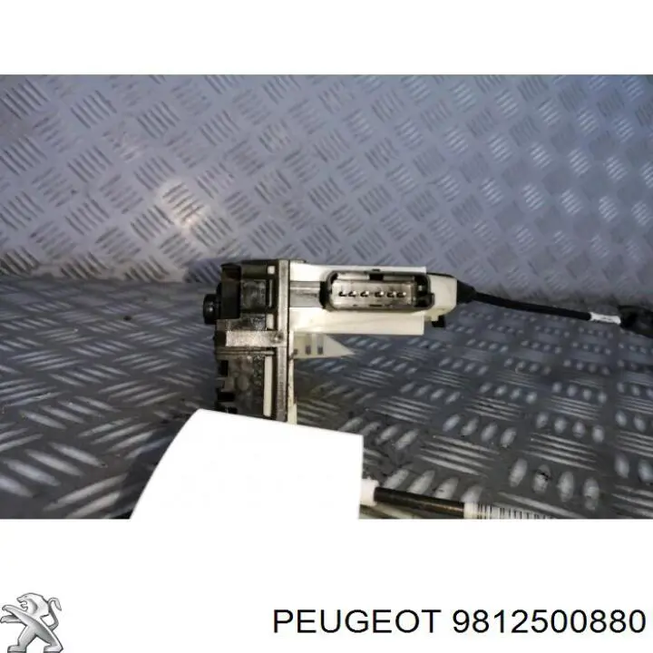 Замок дверей водія Peugeot 208 I