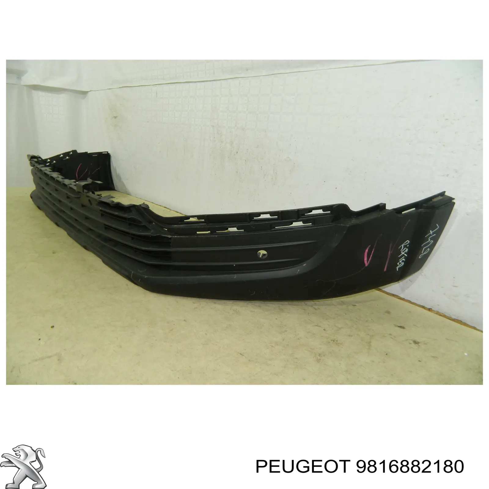 Бампер передній, нижня частина 9816882180 Peugeot/Citroen