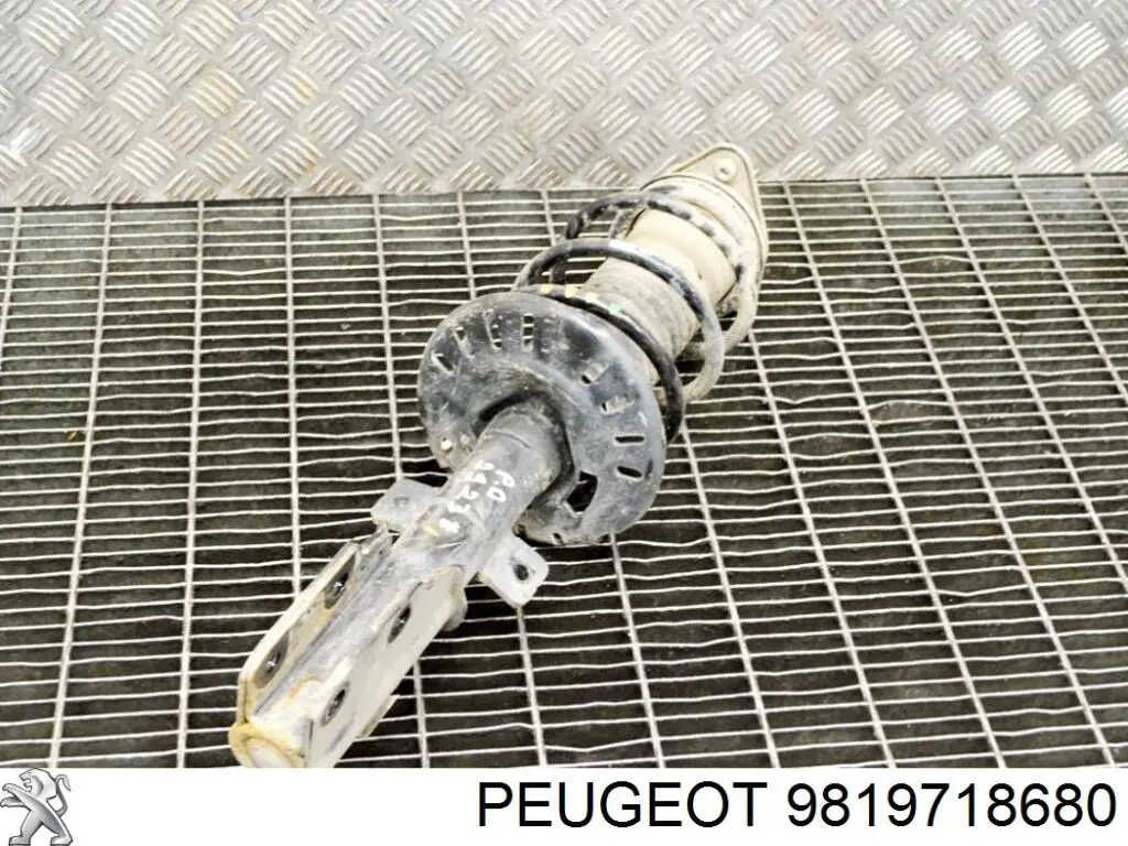 3551783 Opel Стійка передня