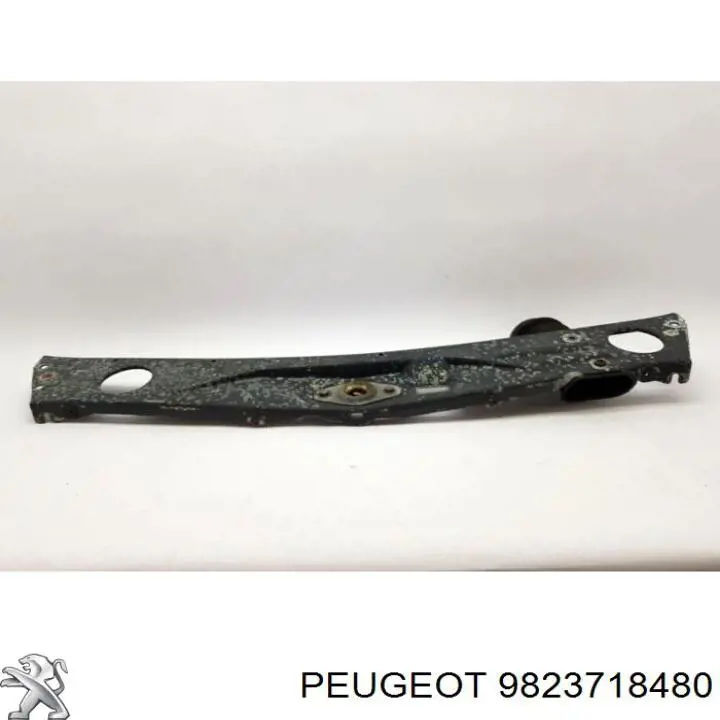 Рамка радіатора 9823718480 Peugeot/Citroen