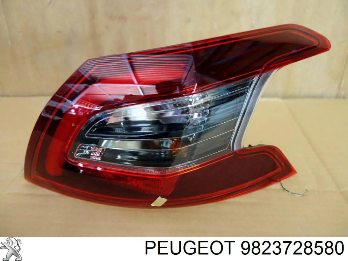 9823728580 Peugeot/Citroen Задній правий зовнішній ліхтар