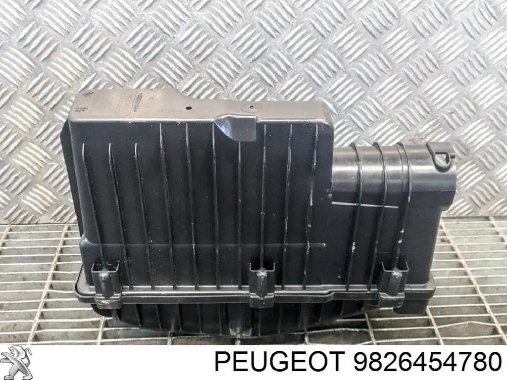 Корпус повітряного фільтра 9826454780 Peugeot/Citroen