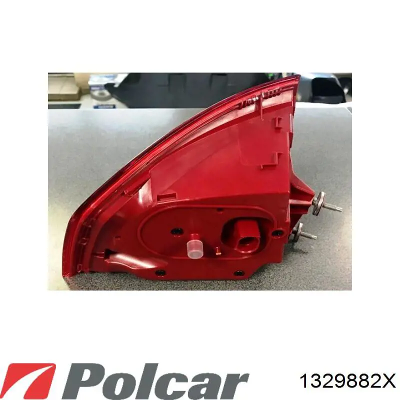1329882X Polcar Задній правий зовнішній ліхтар