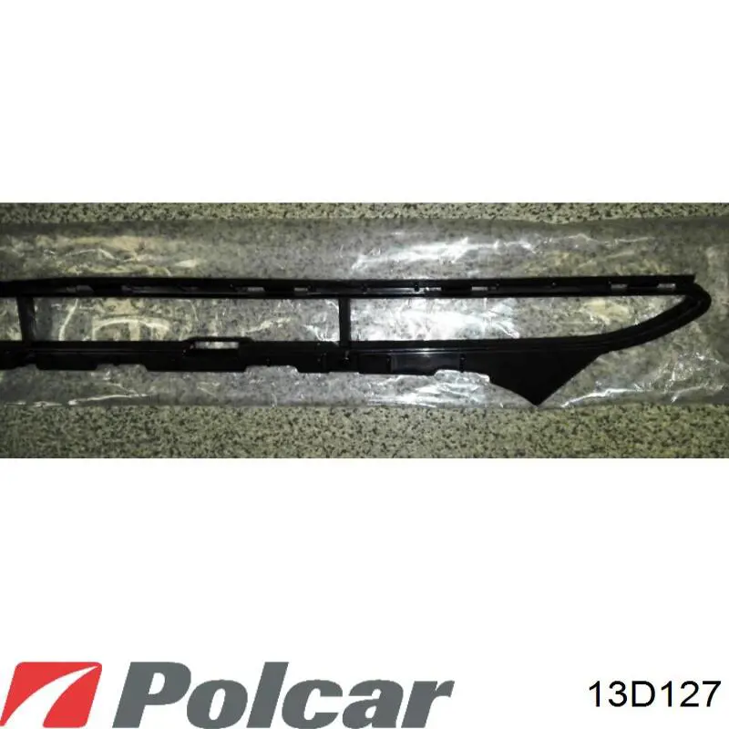 Решітка переднього бампера, центральна 13D127 Polcar