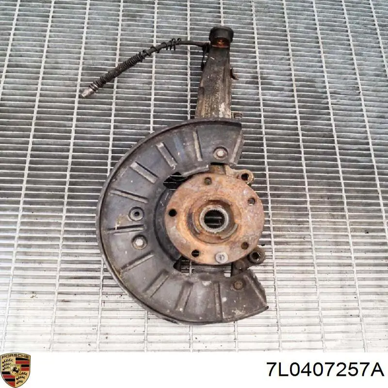 Купити 7L0407257A Porsche Цапфа передня ліва