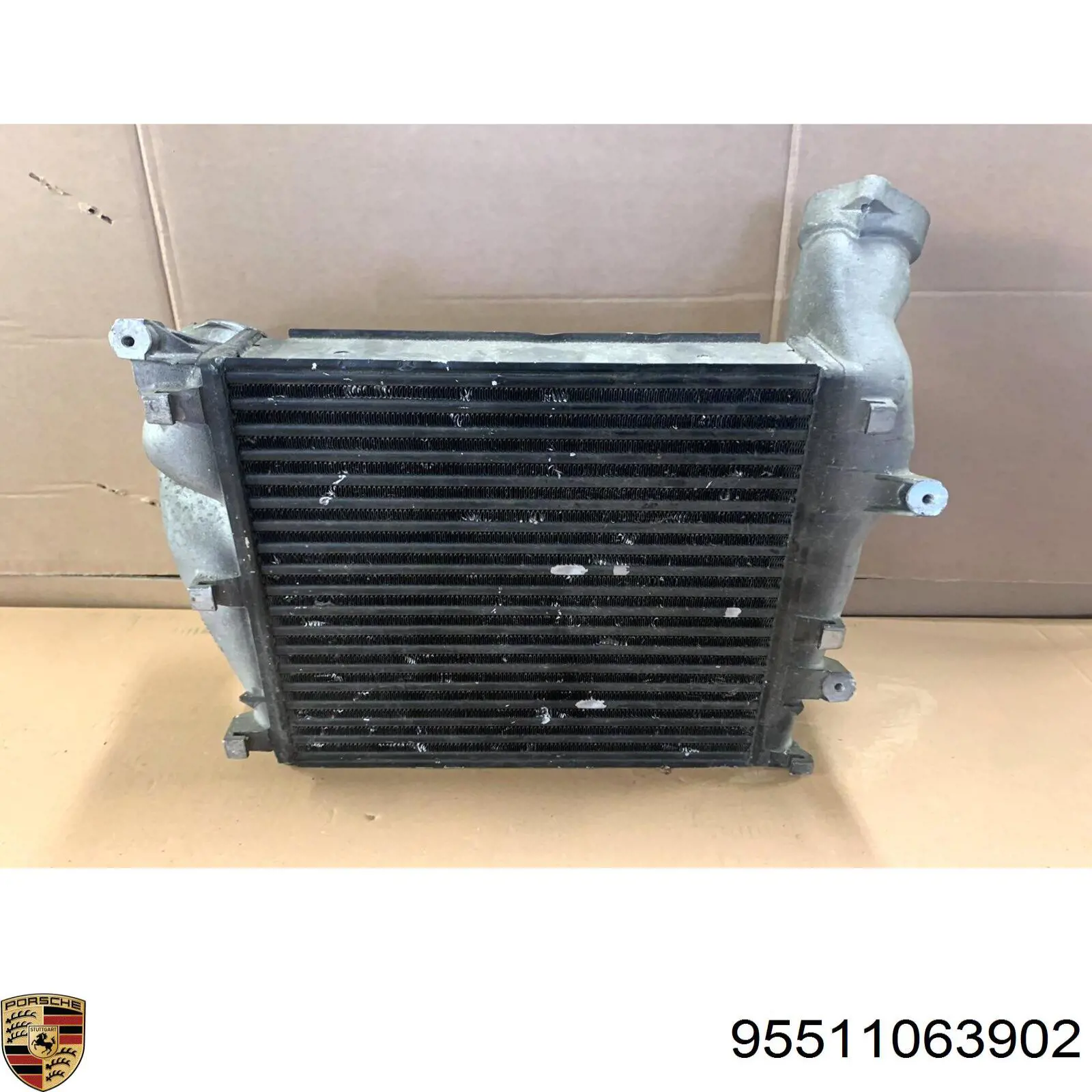Купити DIT28010 Denso Радіатор интеркуллера