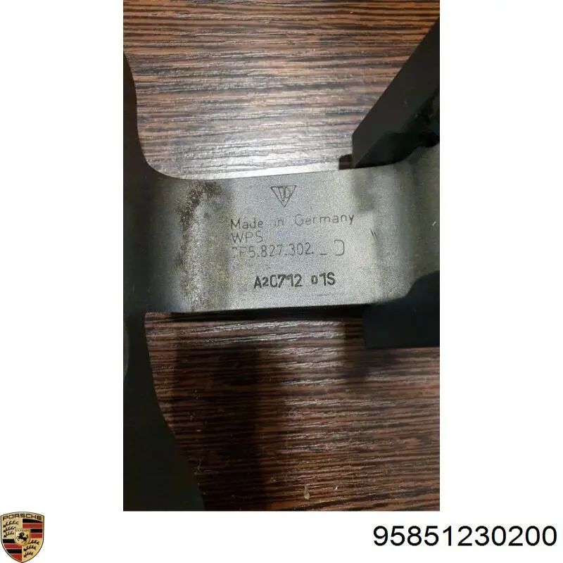 Петля задньої багажної, 3/5 -ої двері 95851230202 VAG