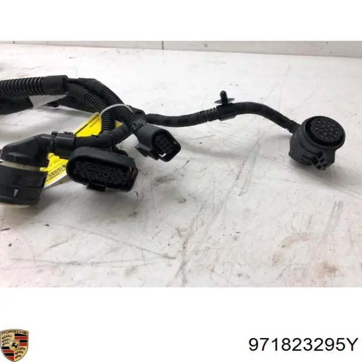 Петля кришки багажника 971823295Y Porsche