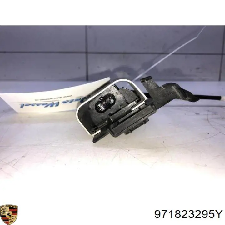 Купити 971823295Y Porsche Петля багажника