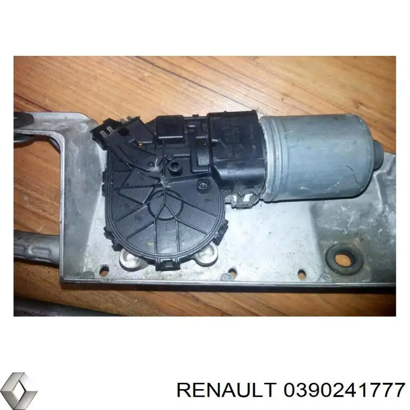 Двигун склоочисника лобового скла (трапеції) 7701208057 Renault (RVI)