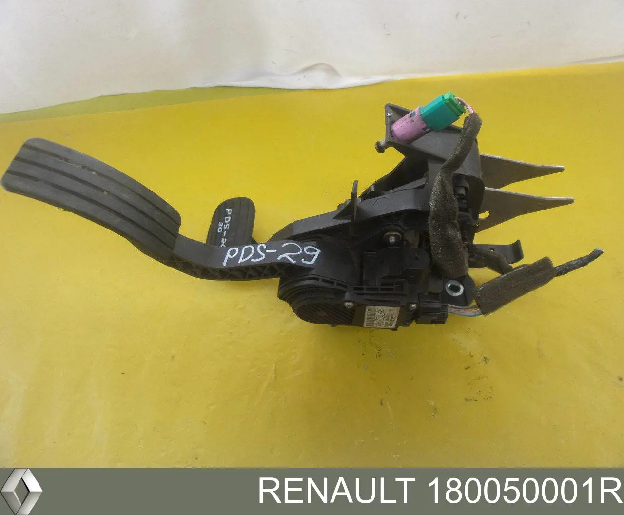 Купити 180050001R Renault (RVI) Педаль газу