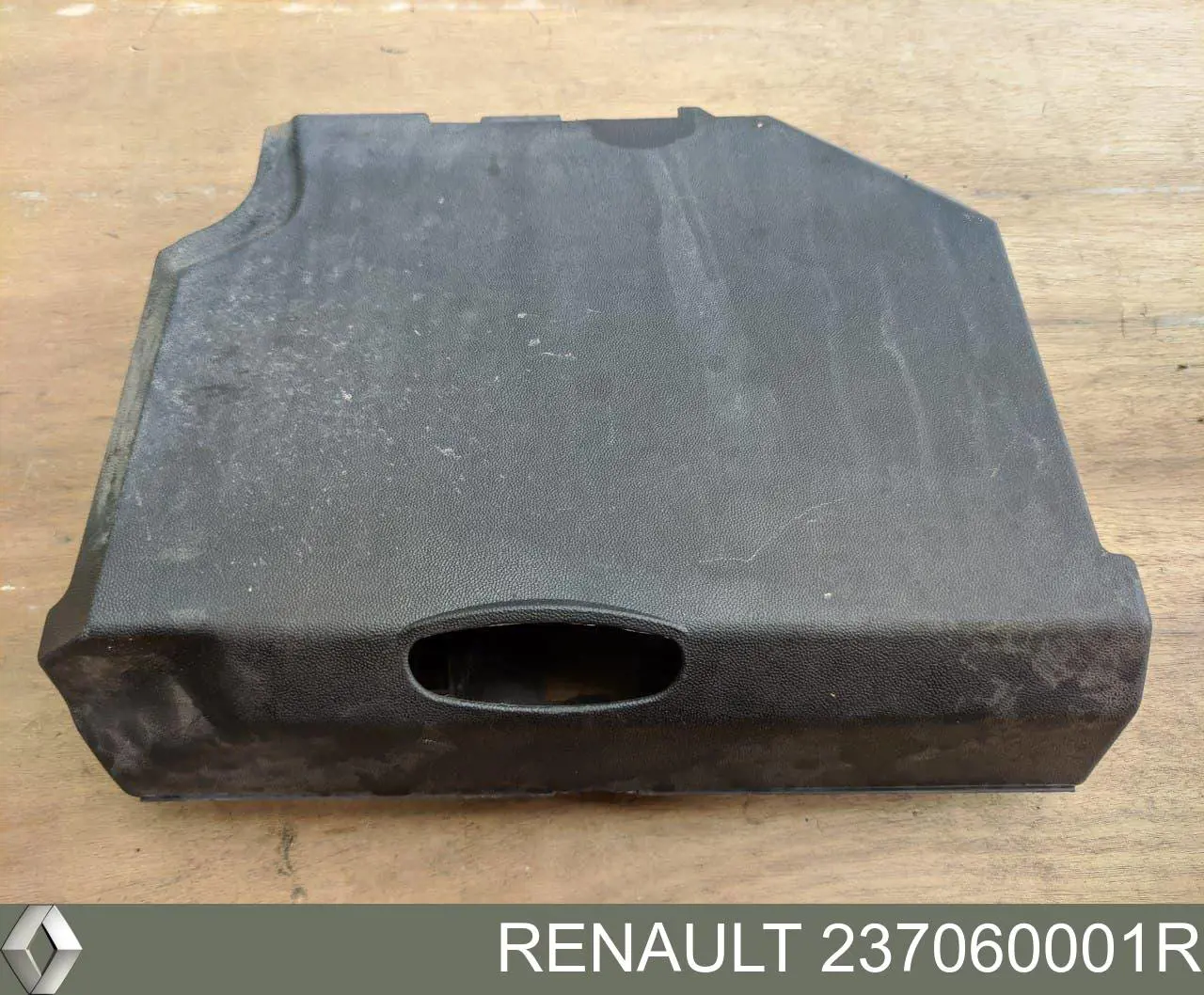 Кришка акумулятора (АКБ) на Renault Megane (DZ0)