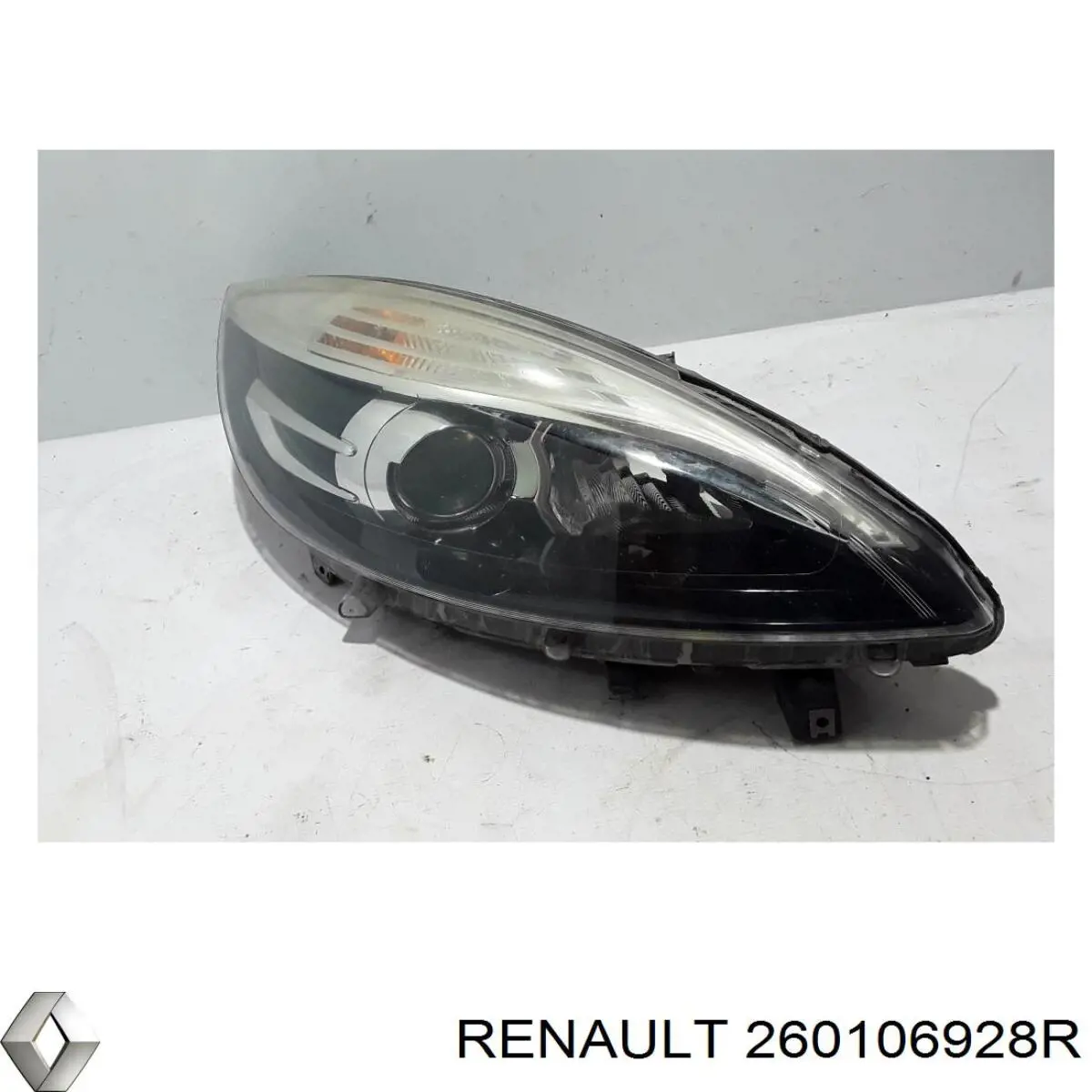 260106928R Renault (RVI) Основна фара - вставка