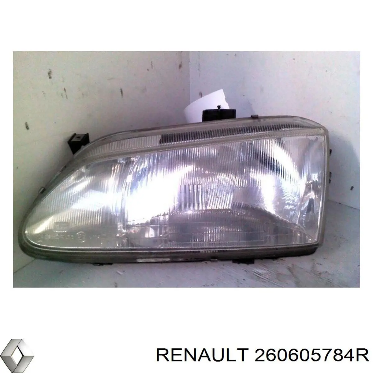 Фари Renault (RVI) 260605784R ціна, від 36.68 USD