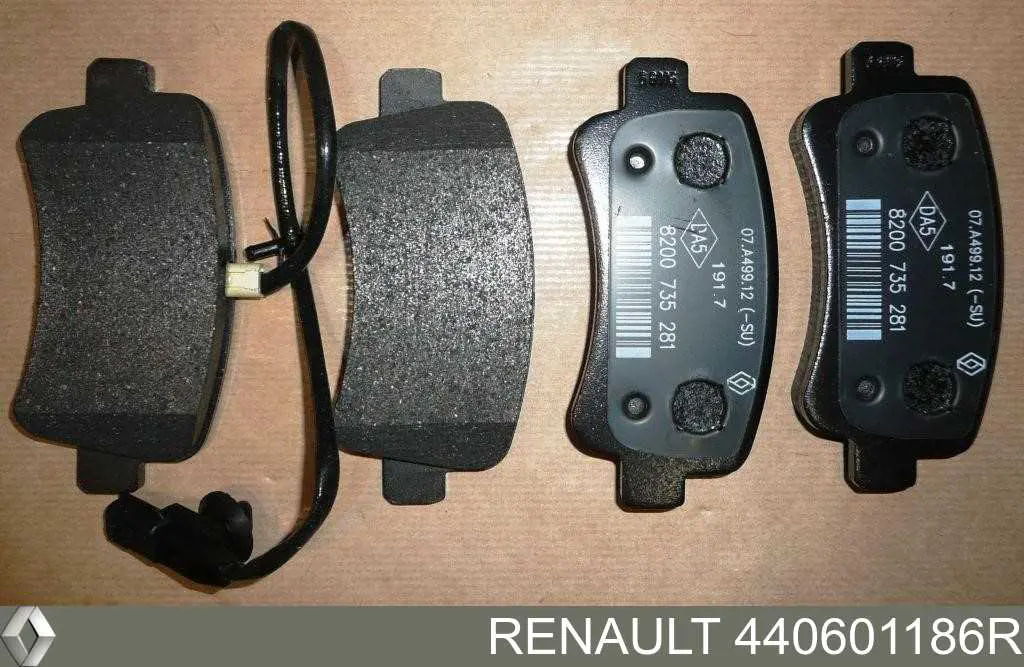 Купити 440601186R Renault (RVI) Задні колодки