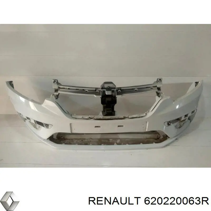 Передній бампер 620220063R Renault (RVI)