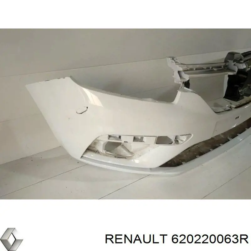620220063R Renault (RVI) Бампер передній в зборі