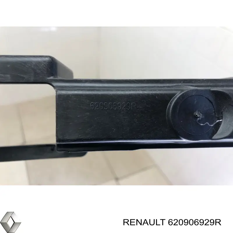 Кронштейн бампера переднього, центральний 620906929R Renault (RVI)