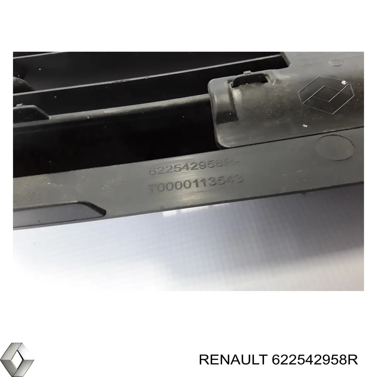 622542958R Renault (RVI) Решітка переднього бампера, центральна