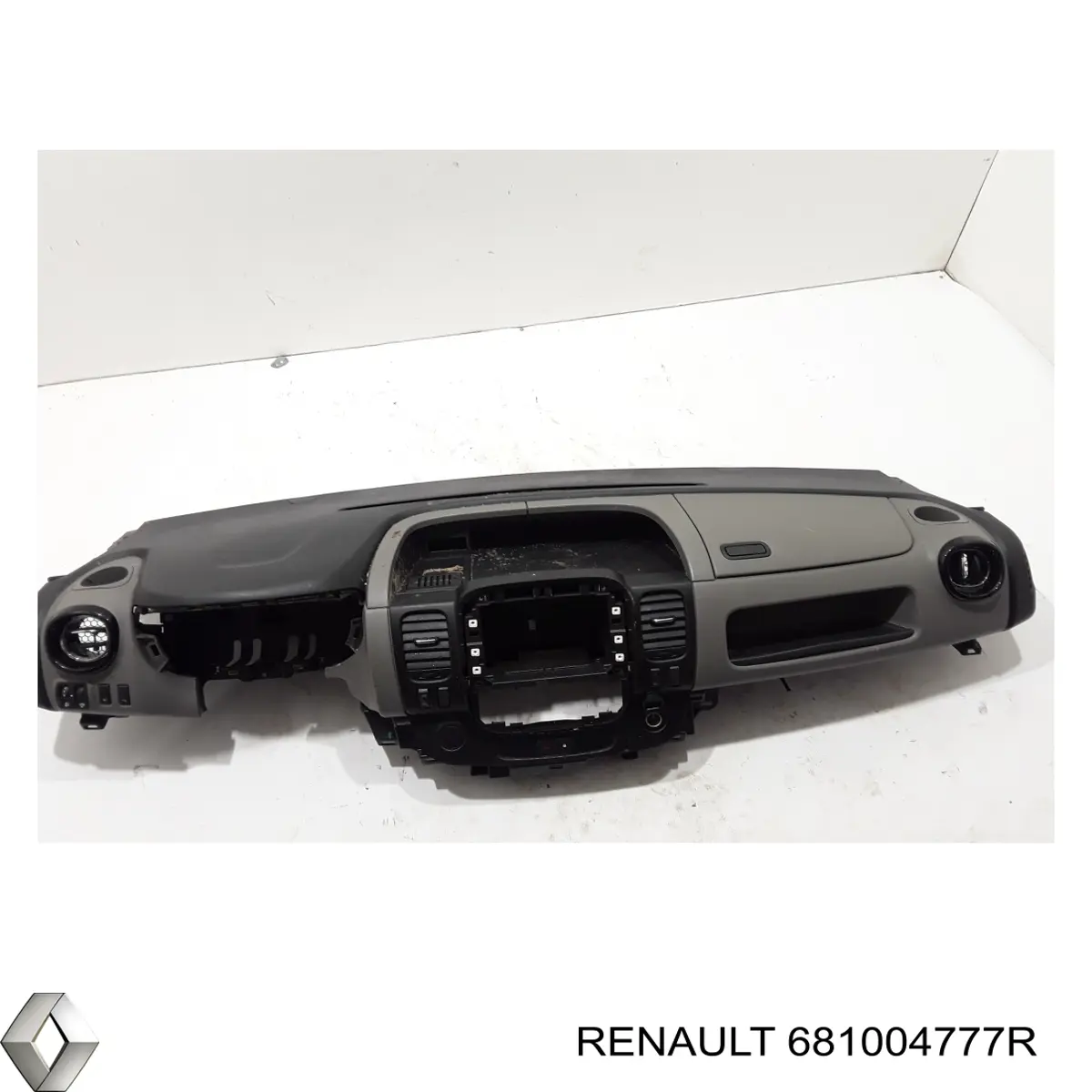 681004777R Renault (RVI) Передня панель