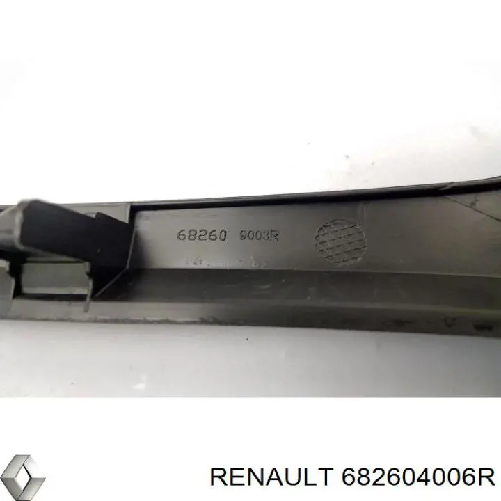 682604006R Renault (RVI) молдинг (накладка панелі приладів "торпедо", центральний)