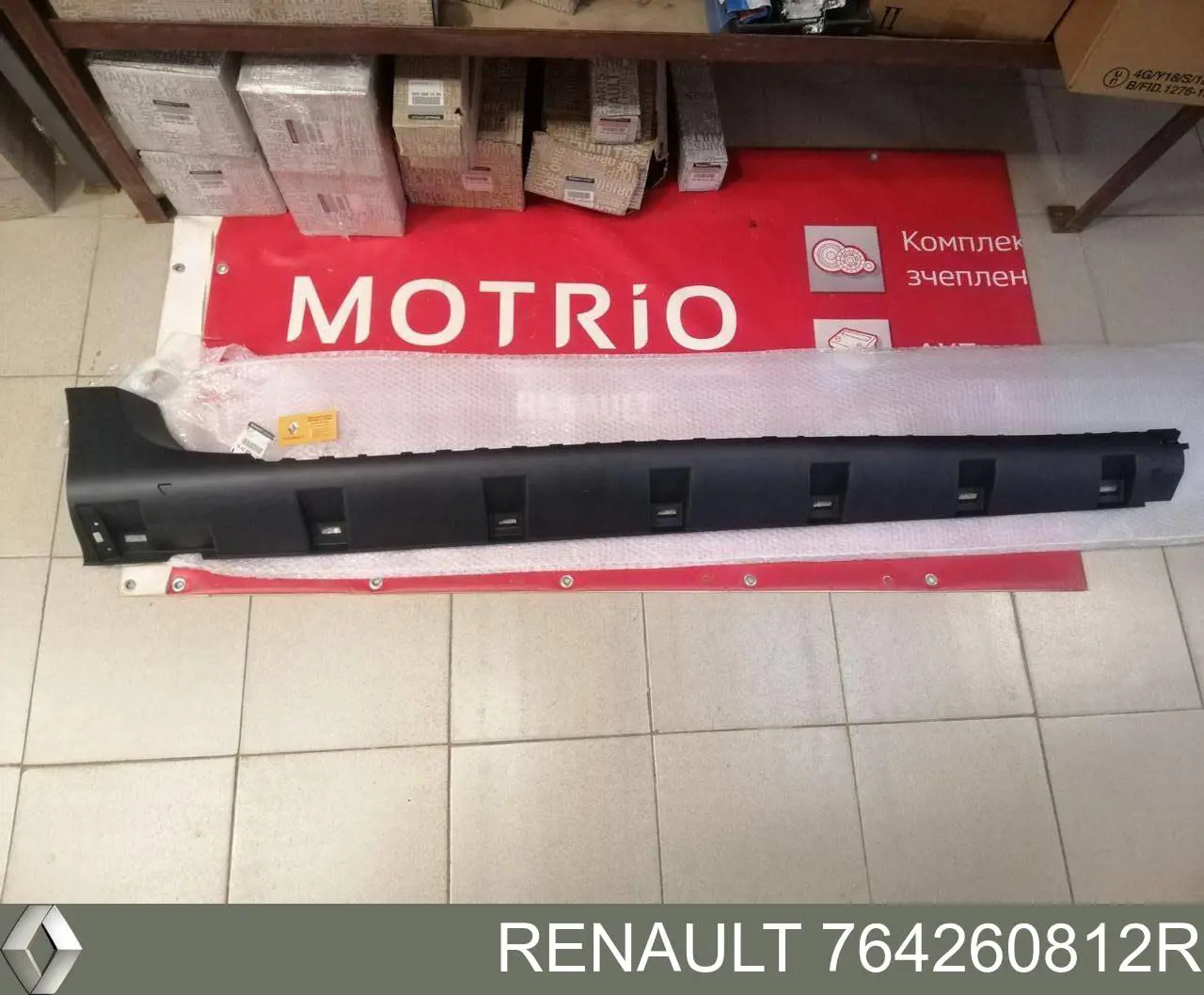 Накладка зовнішня (молдинг) порога, правий Renault (RVI) 764260812R ціна, від 44.69 USD