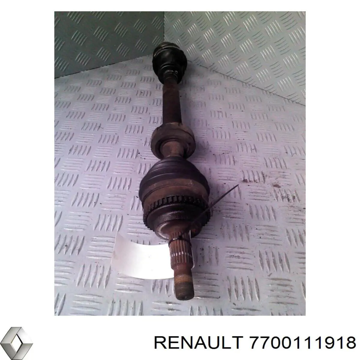 7700111918 Renault (RVI) піввісь (привід передня, права)
