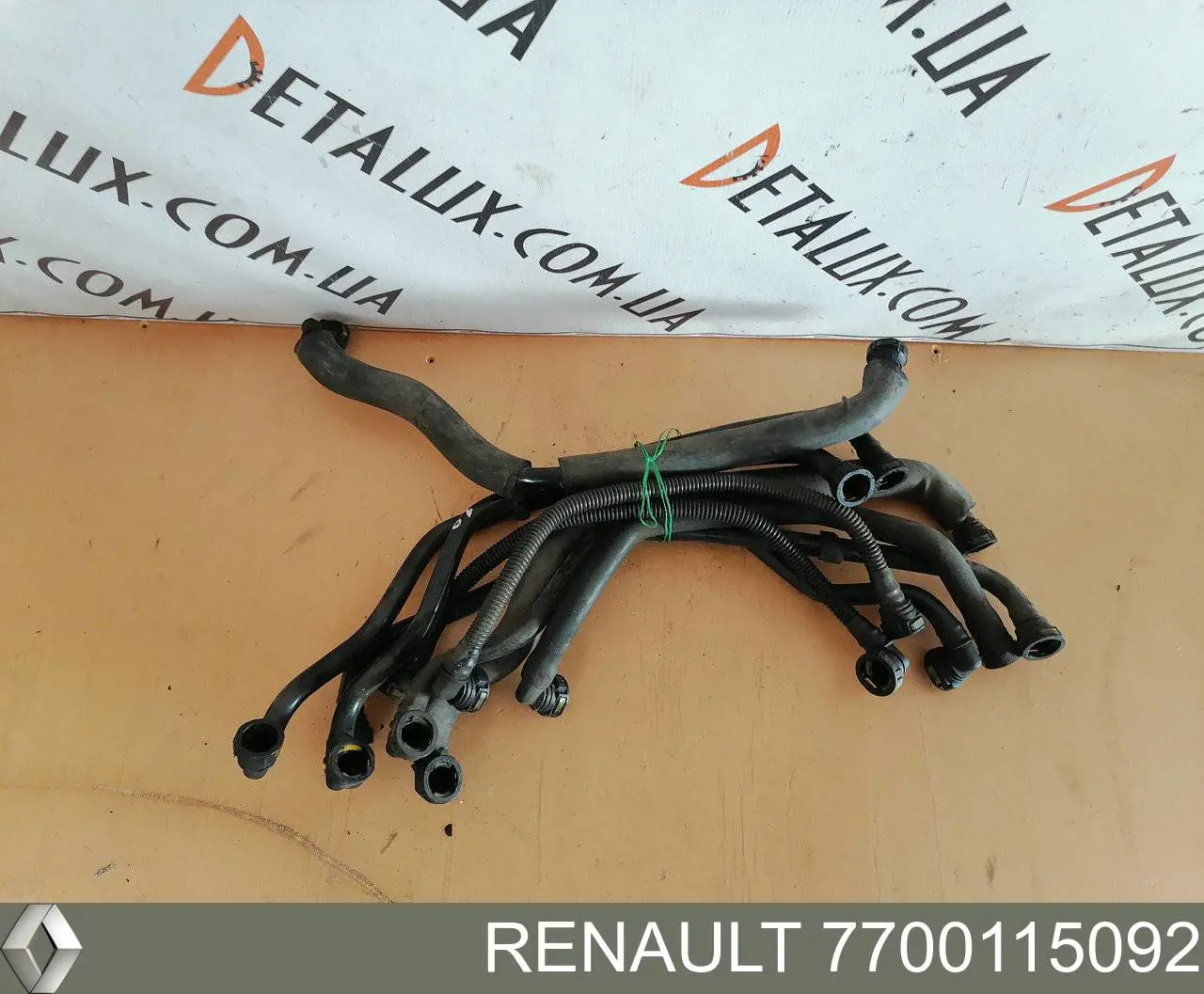 7700115092 Renault (RVI) патрубок вентиляції картера, масловіддільника