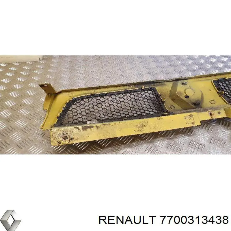 7700313438 Renault (RVI) решітка радіатора