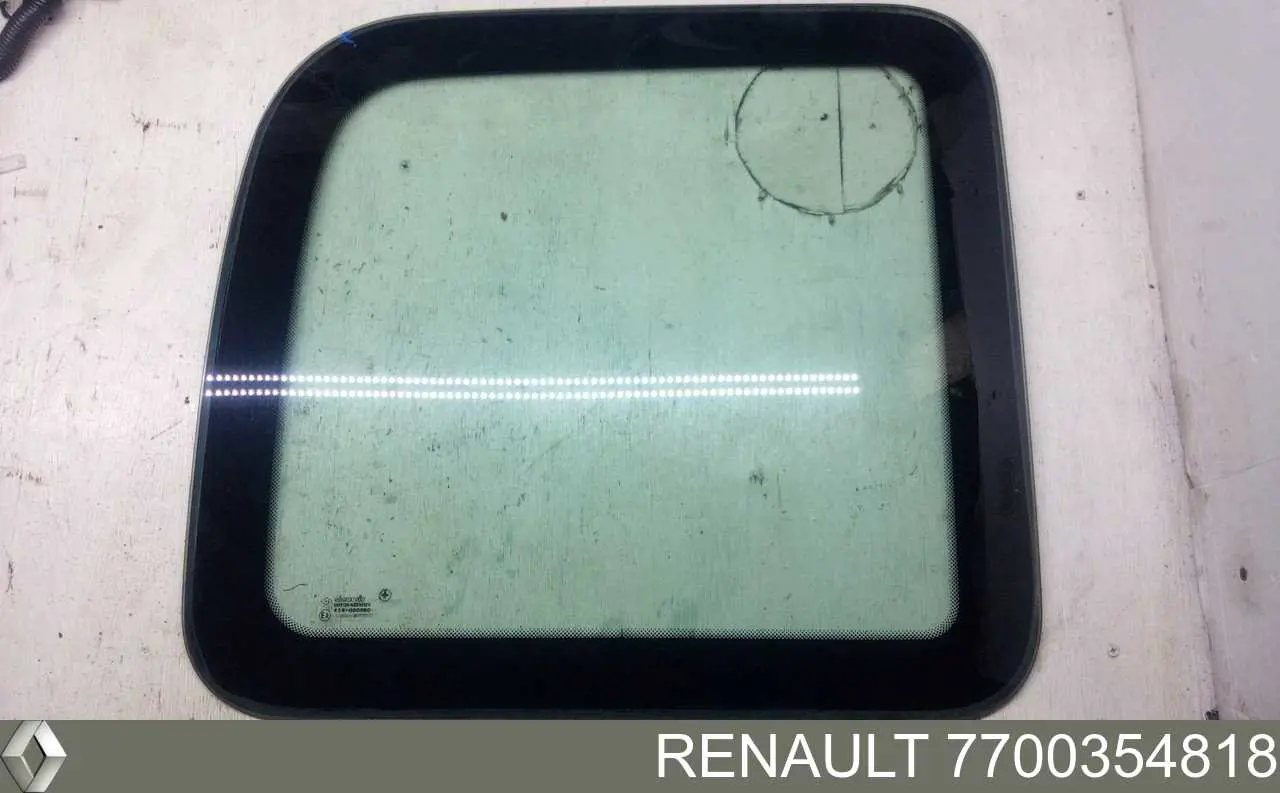 7700354818 Renault (RVI) скло багажного відсіку, праве