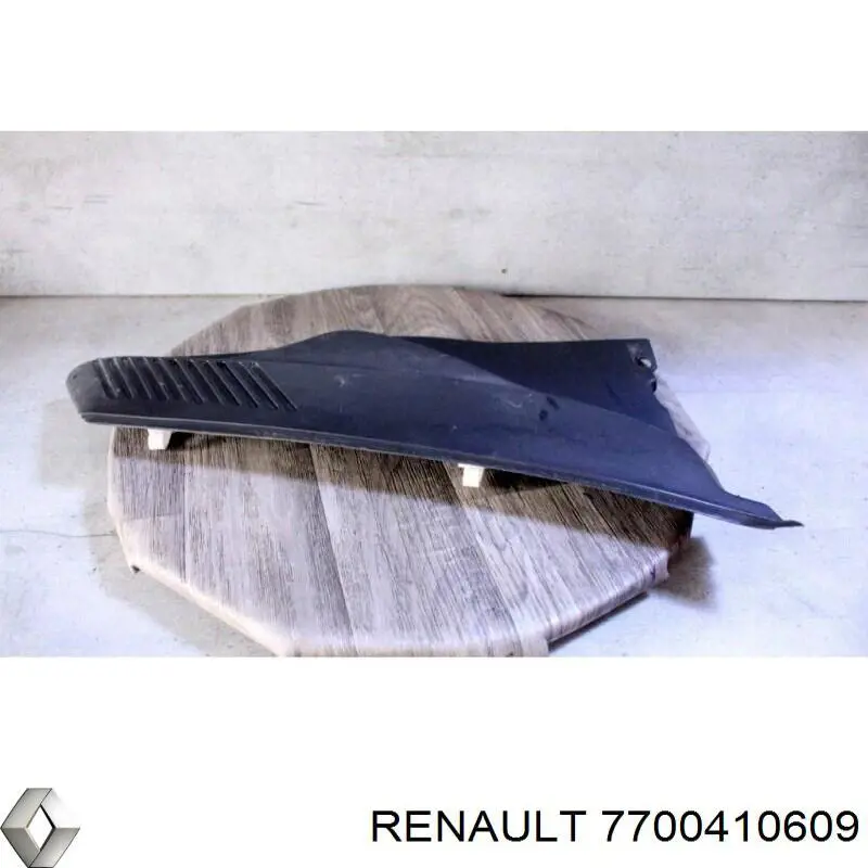 Купити 7700410609 Renault (RVI) Решітка двірників, права