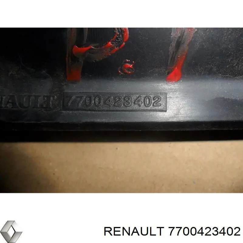 Додаткові задні стопи Renault (RVI) 7700423402