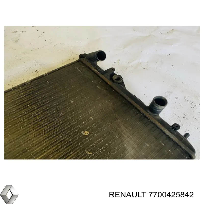 Купити 7700425842 Renault (RVI) Радіатор двигуна