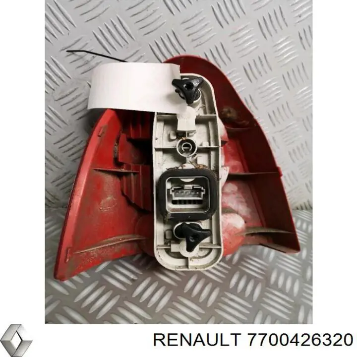 Ліхтар задній правий, зовнішній 7700426320 Renault (RVI)