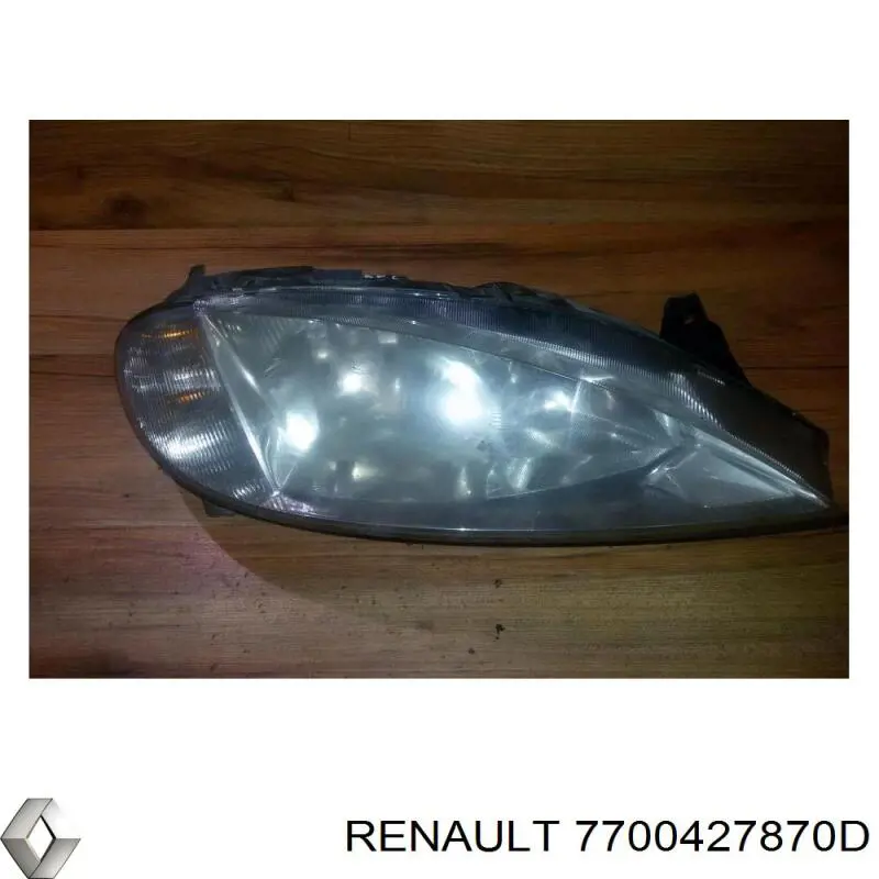 7700427874D Renault (RVI) Основна фара - вставка
