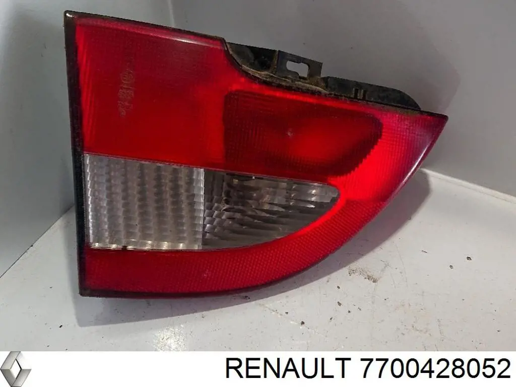 Купити 7700428052 Renault (RVI) Ліхтар задній лівий, внутрішній