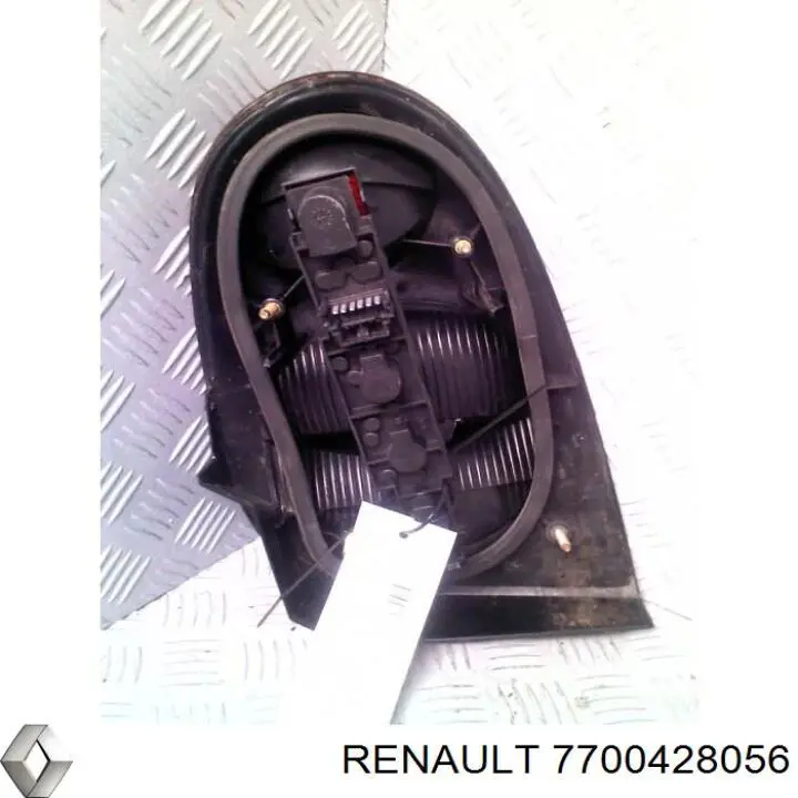 Задня ліва зовнішня фара Renault (RVI) 7700428056 ціна, від 18.60 USD