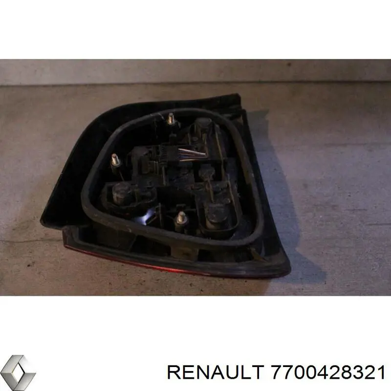 7700428321 Renault (RVI) Ліхтар задній правий