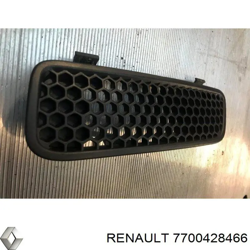 Решітка радіатора ліва Renault (RVI) 7700428466 ціна, від 20.90 USD