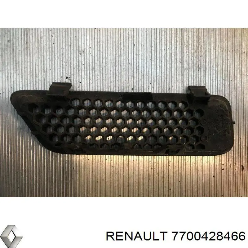 Купити 7700428466 Renault (RVI) Решітка радіатора ліва