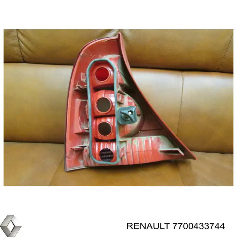 7700433744 Renault (RVI) Ліхтар задній правий