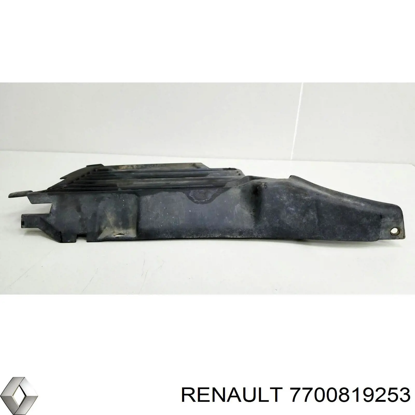 Решітка радіатора права Renault (RVI) 7700819253 ціна, від 17.74 USD