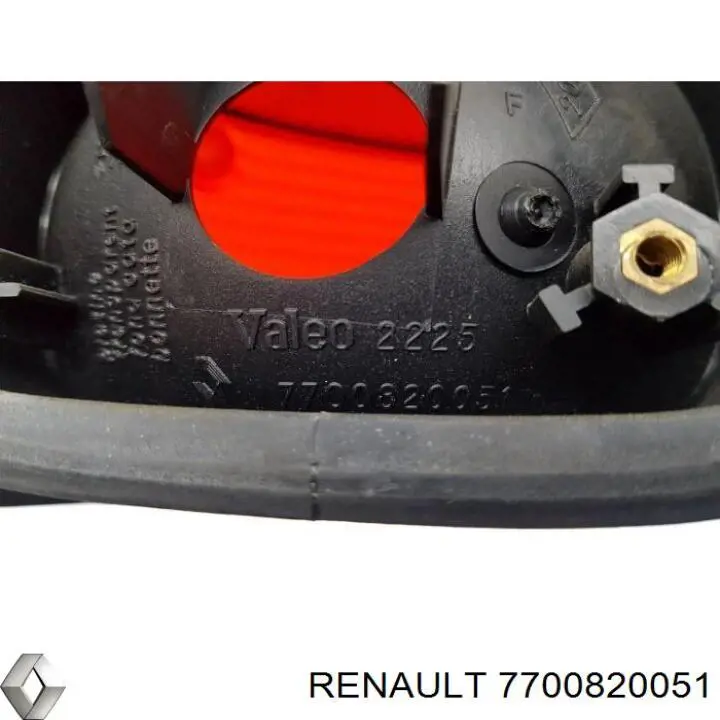 Задній правий стоп Renault (RVI) 7701038274