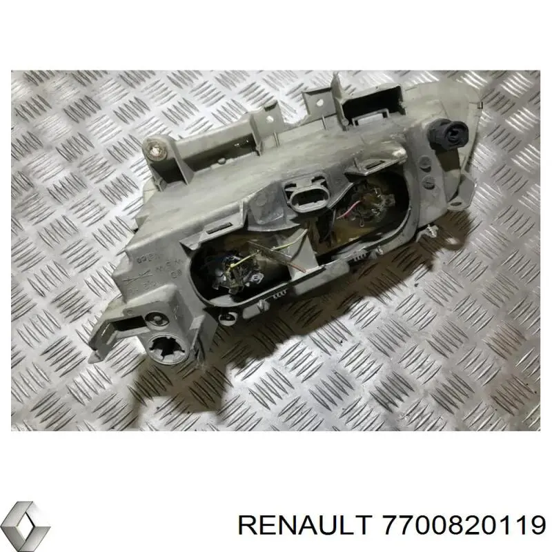 7700820119 Renault (RVI) фара права