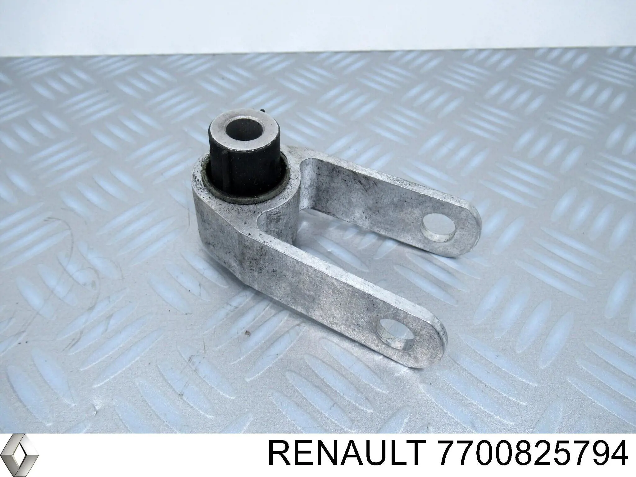 7700825794 Renault (RVI) Кронштейн подушки (опори) двигуна, задньої