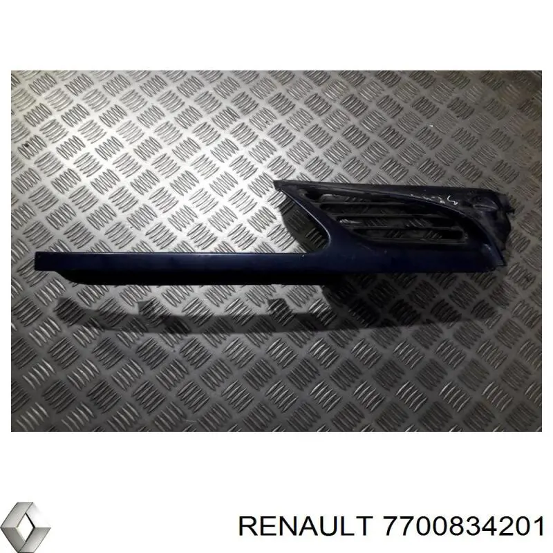 Решітка радіатора права Peugeot/Citroen 676305