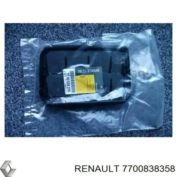 Решітка вентиляційна задня 7700838358 Nissan/Infiniti