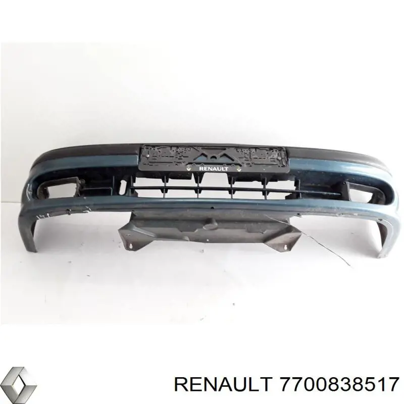 Передній бампер 7700834253 Renault (RVI)