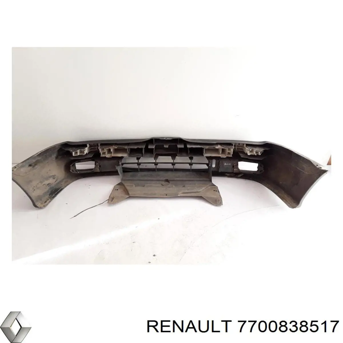 Бампер передній Renault (RVI) 7700834253