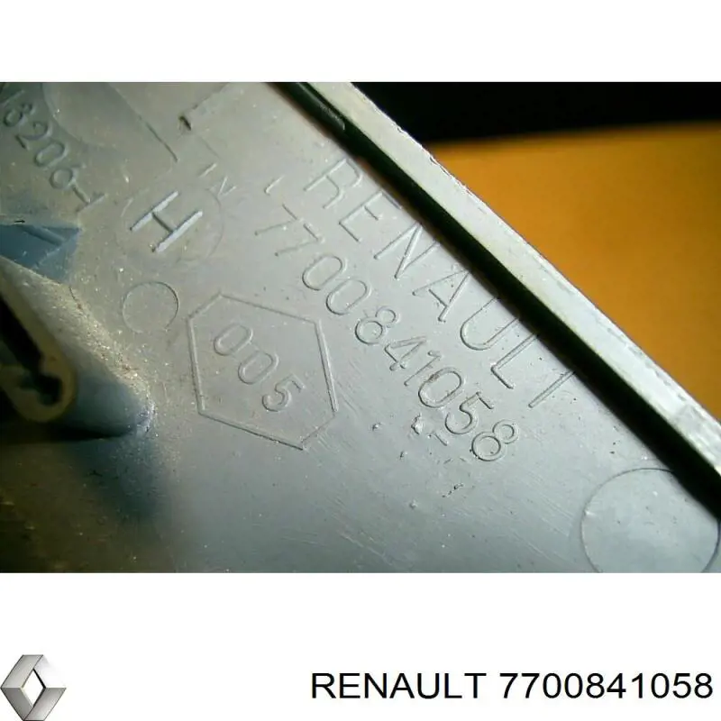  7700841058 Renault (RVI)